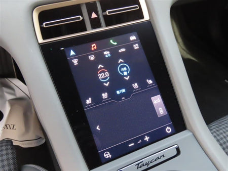 Porsche Taycan — photo 08