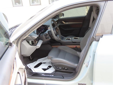 Porsche Taycan — photo 13