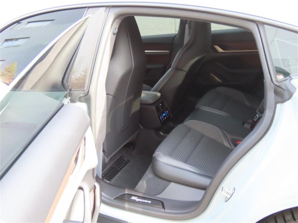 Porsche Taycan — photo 14