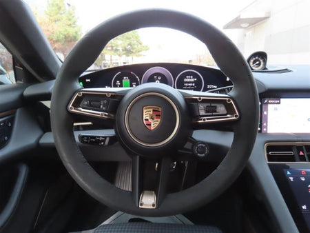 Porsche Taycan — photo 16