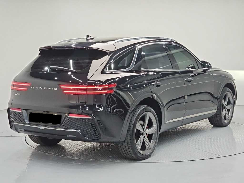 Genesis GV70 — photo 04
