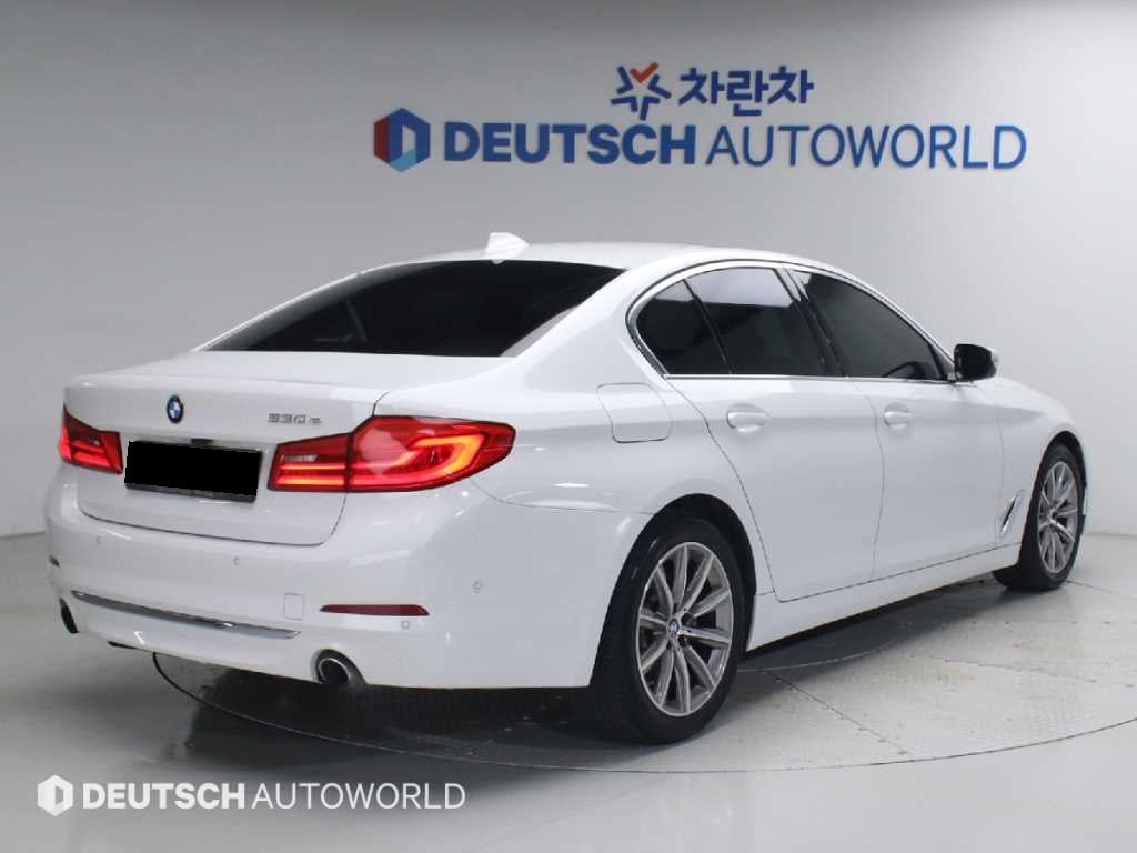 BMW 5-Series — photo 04