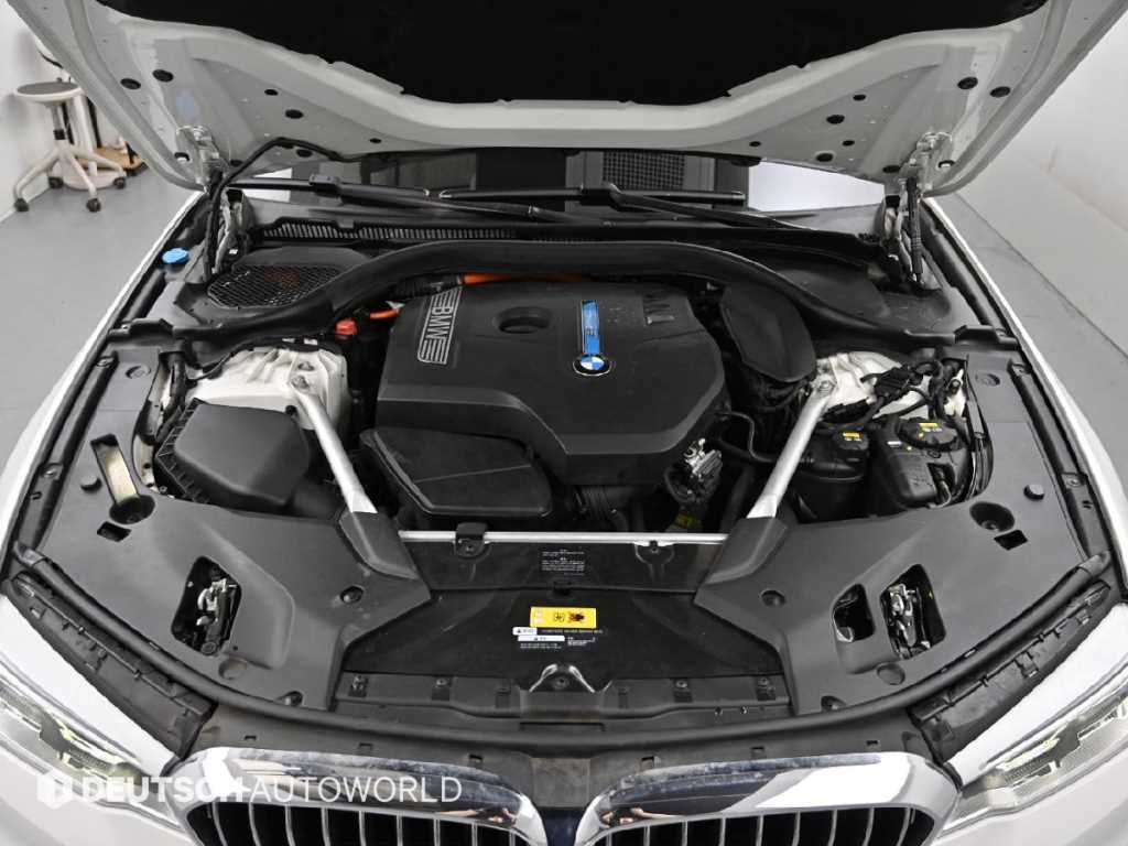 BMW 5-Series — photo 07