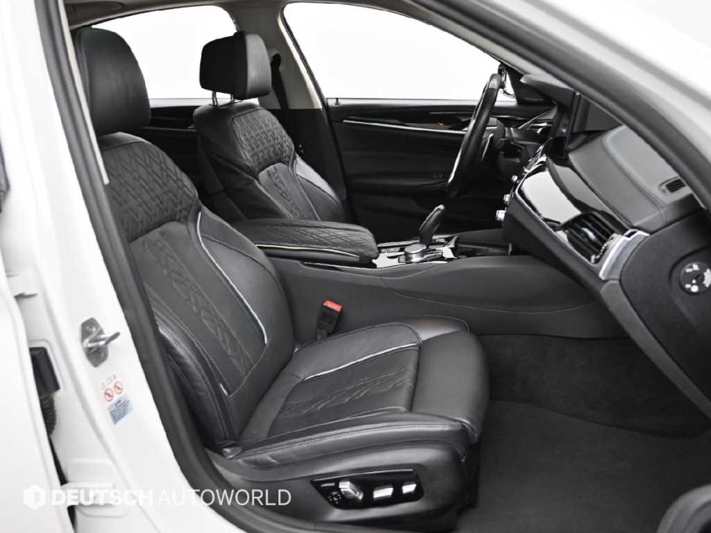 BMW 5-Series — photo 10