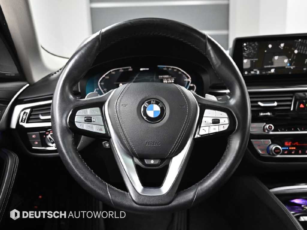 BMW 5-Series — photo 13