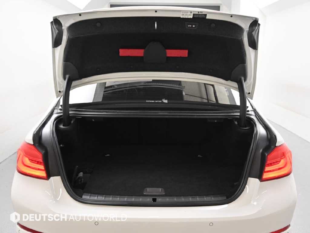 BMW 5-Series — photo 19