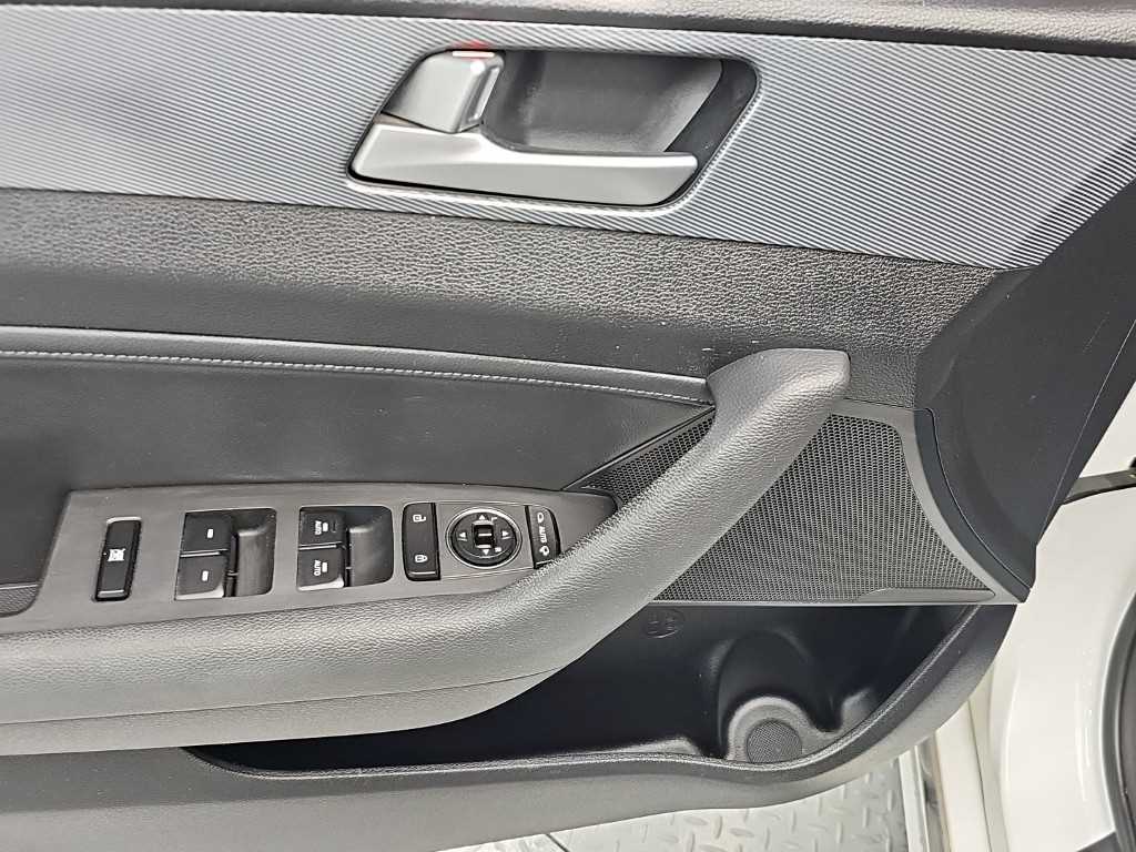 Hyundai Sonata — photo 16