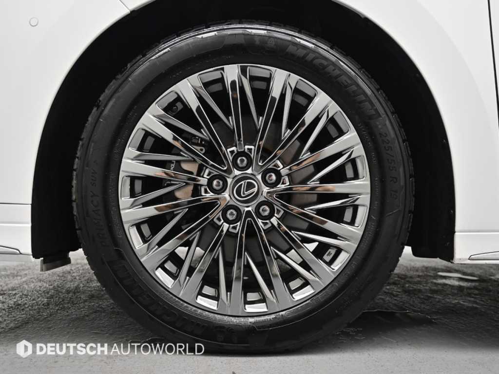 Lexus LM — photo 05