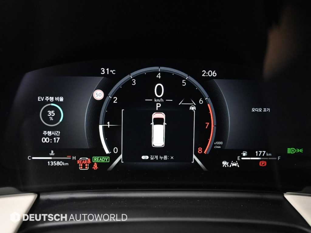 Lexus LM — photo 08