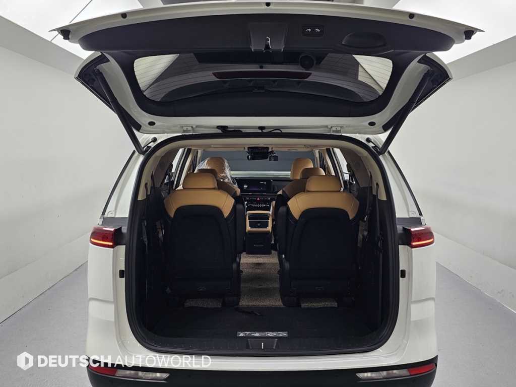 Kia Carnival — photo 09