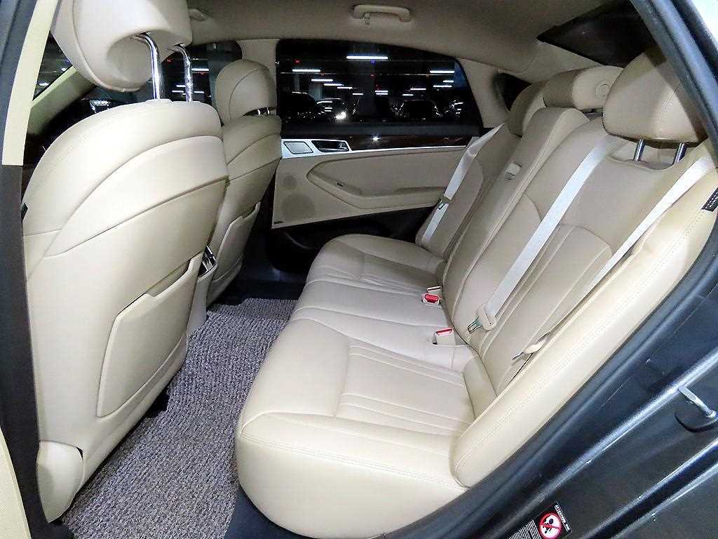 Genesis G80 — photo 07
