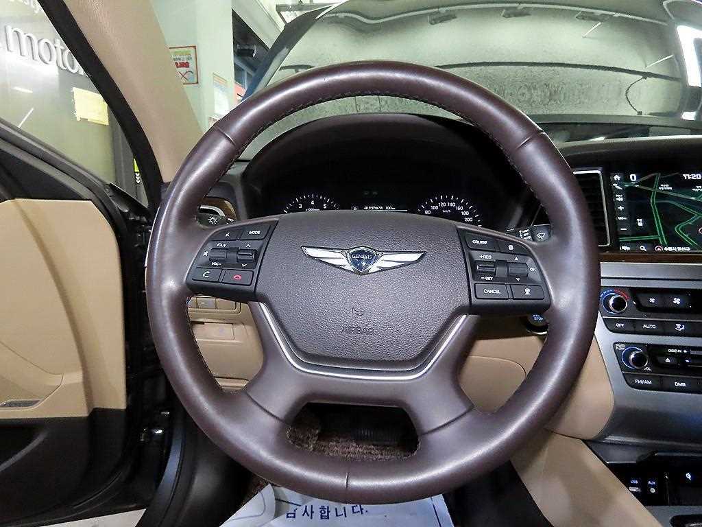 Genesis G80 — photo 08