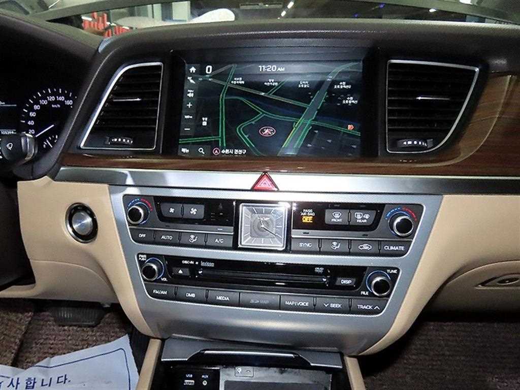 Genesis G80 — photo 11