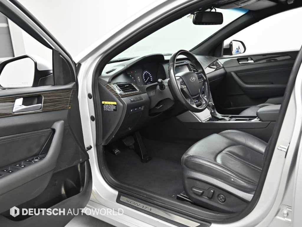 Hyundai Sonata — photo 11