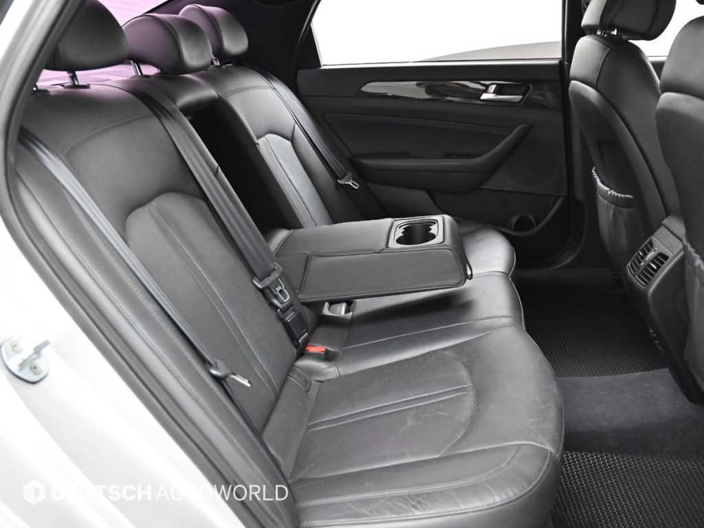 Hyundai Sonata — photo 12