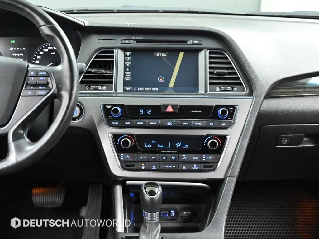 Hyundai Sonata — photo 14