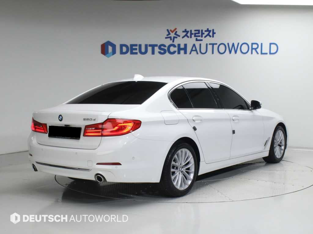 BMW 5-Series — photo 03
