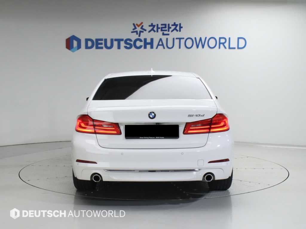 BMW 5-Series — photo 04