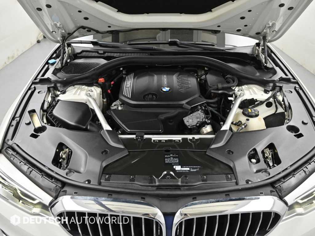 BMW 5-Series — photo 06