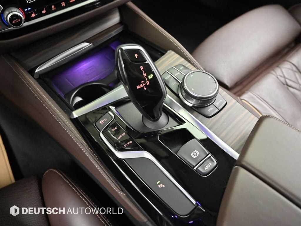 BMW 5-Series — photo 09