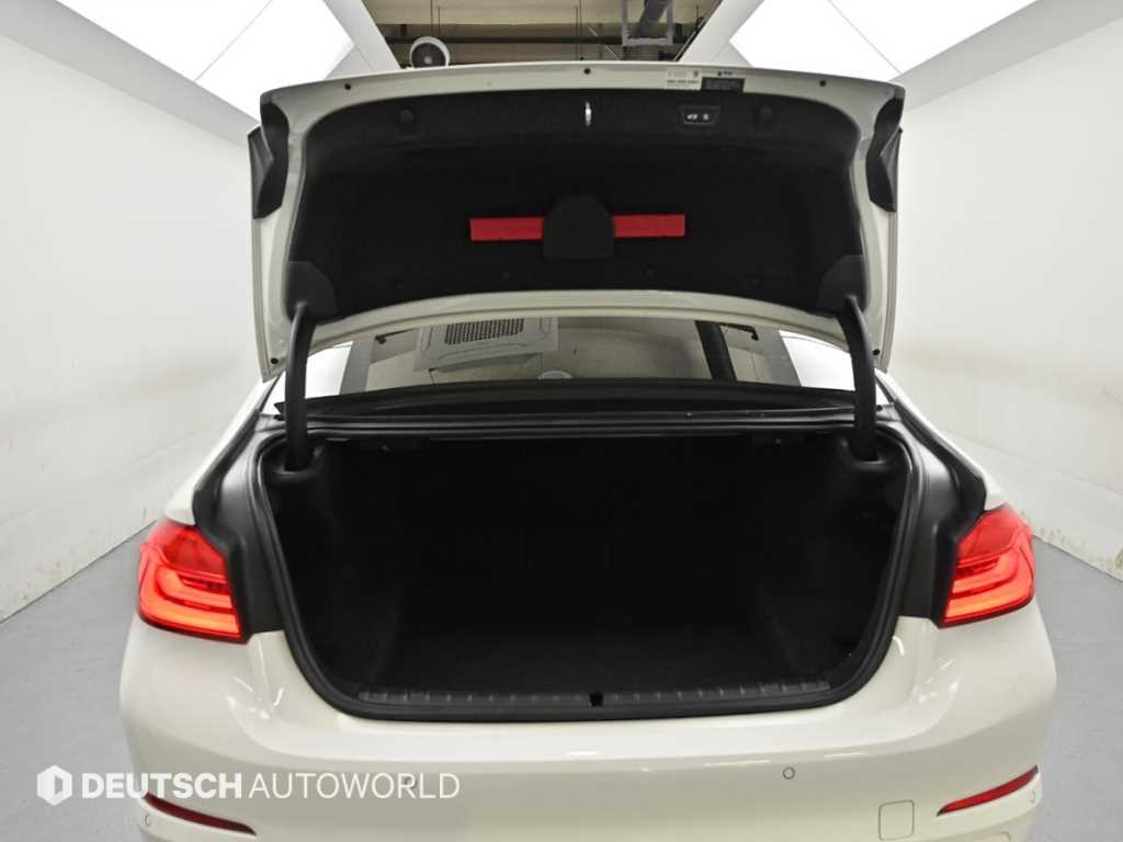 BMW 5-Series — photo 19