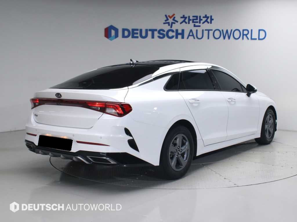 Kia K5 — photo 02