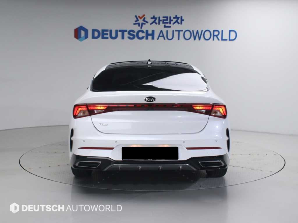 Kia K5 — photo 04