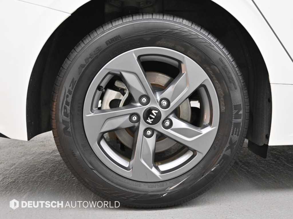 Kia K5 — photo 05
