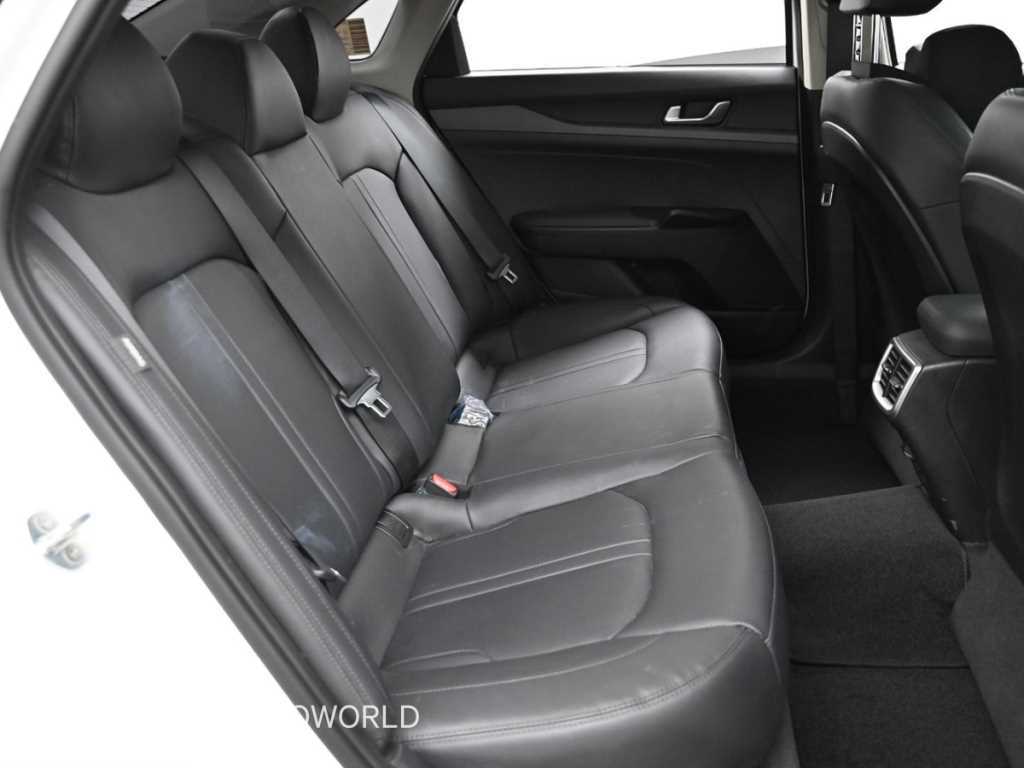 Kia K5 — photo 12