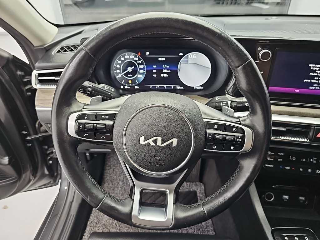 Kia K5 — photo 09