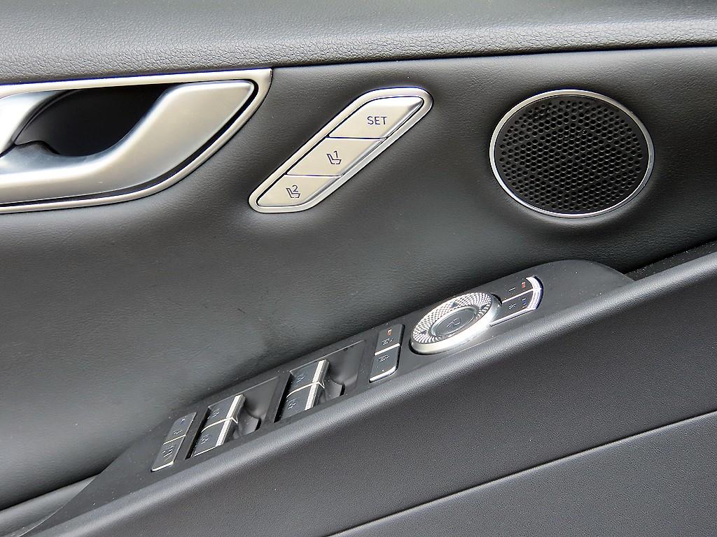 Genesis G80 — photo 12