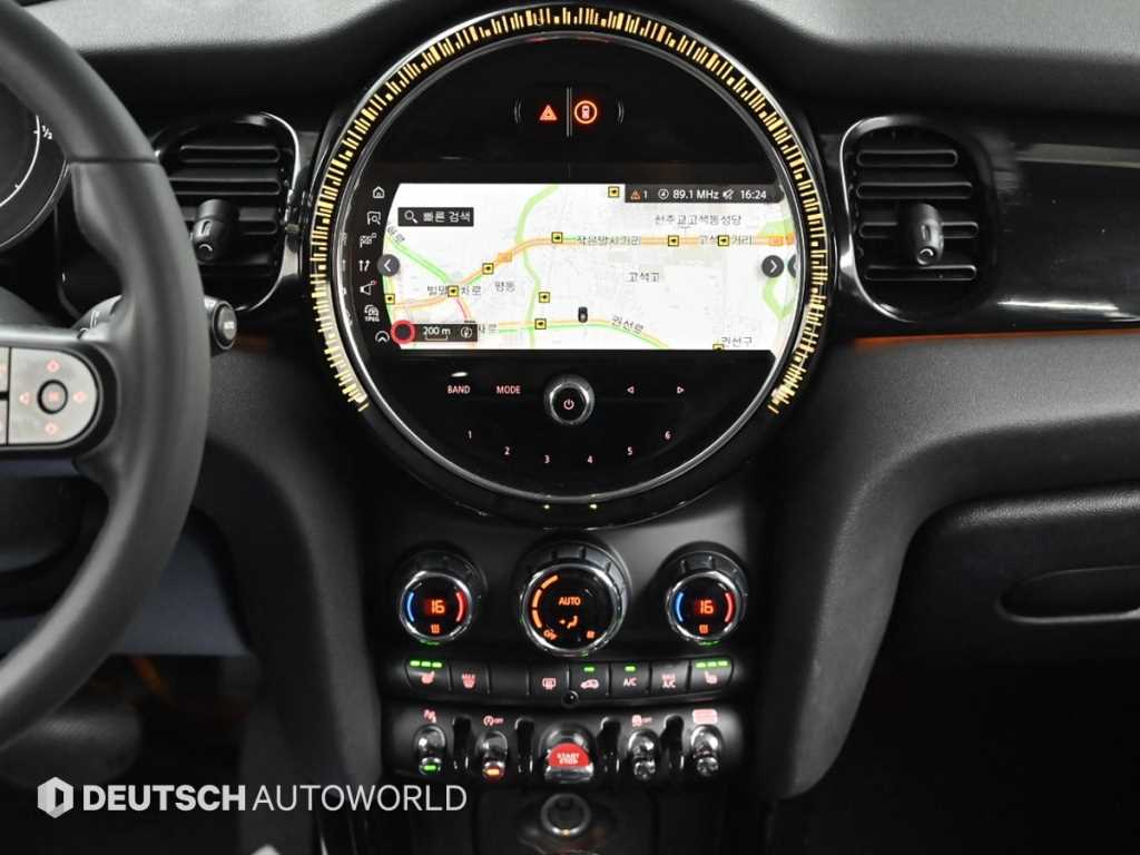 Mini Cooper — photo 14
