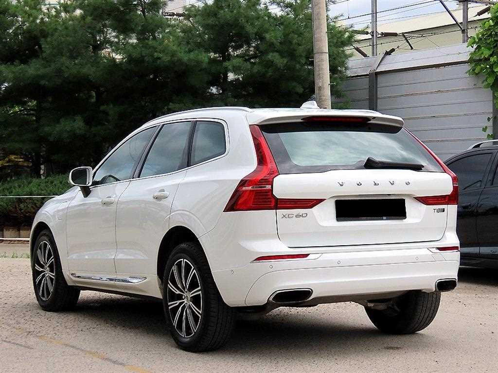 Volvo XC60 — photo 03