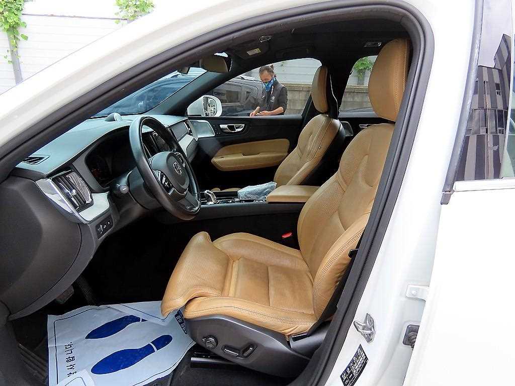 Volvo XC60 — photo 05