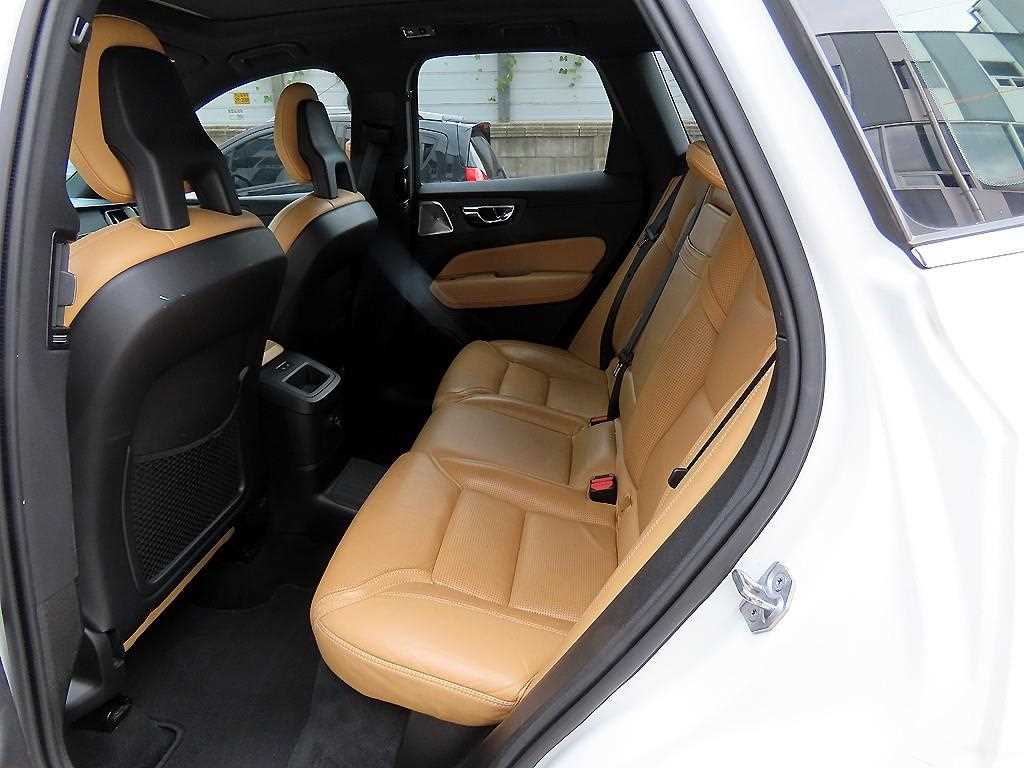 Volvo XC60 — photo 06