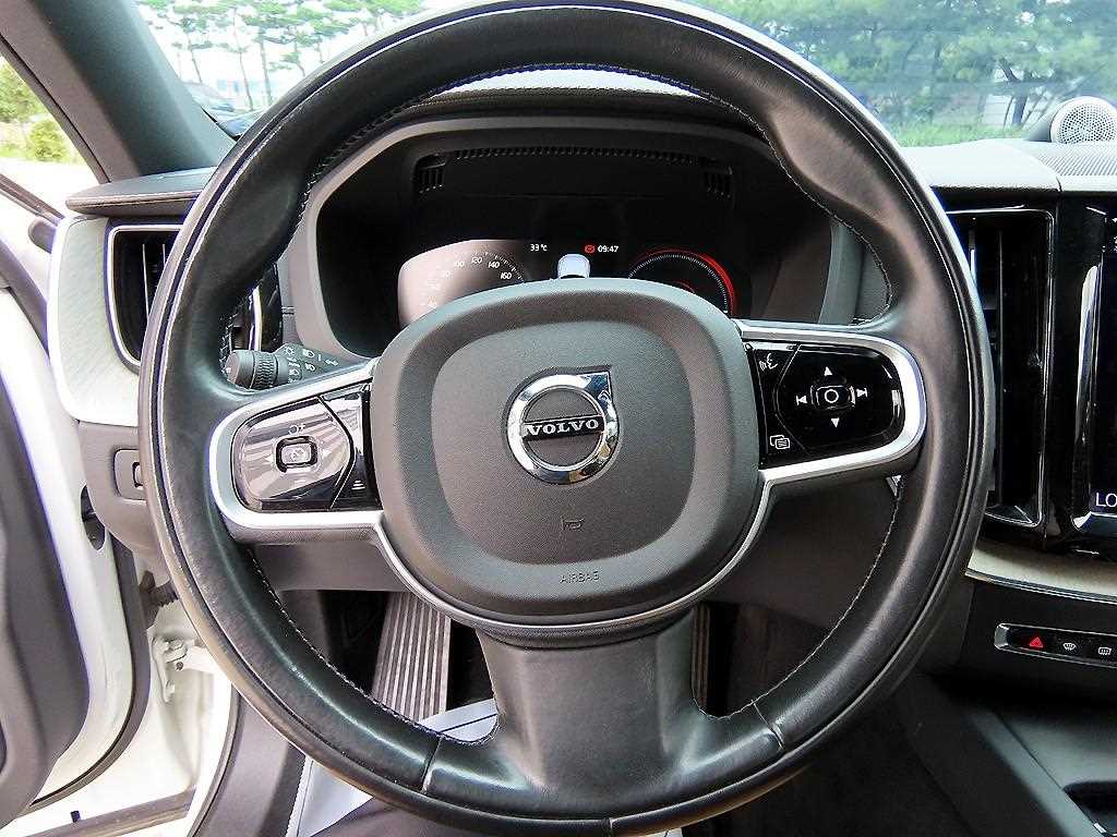 Volvo XC60 — photo 08