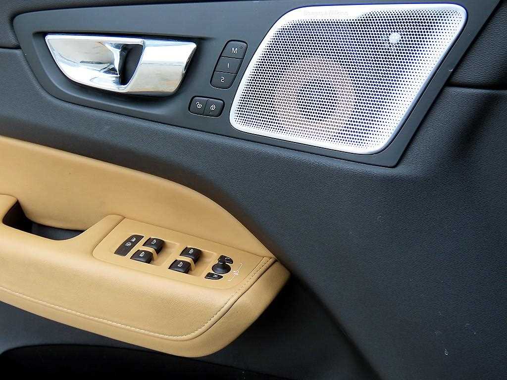 Volvo XC60 — photo 12