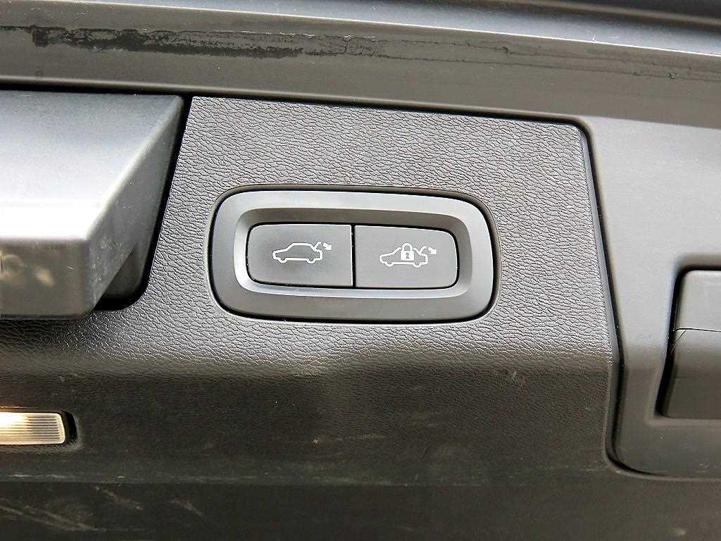 Volvo XC60 — photo 15