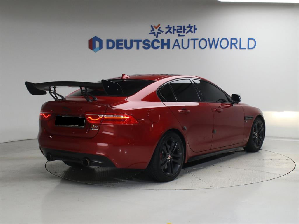 Jaguar XE — photo 02