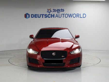 Jaguar XE — photo 03