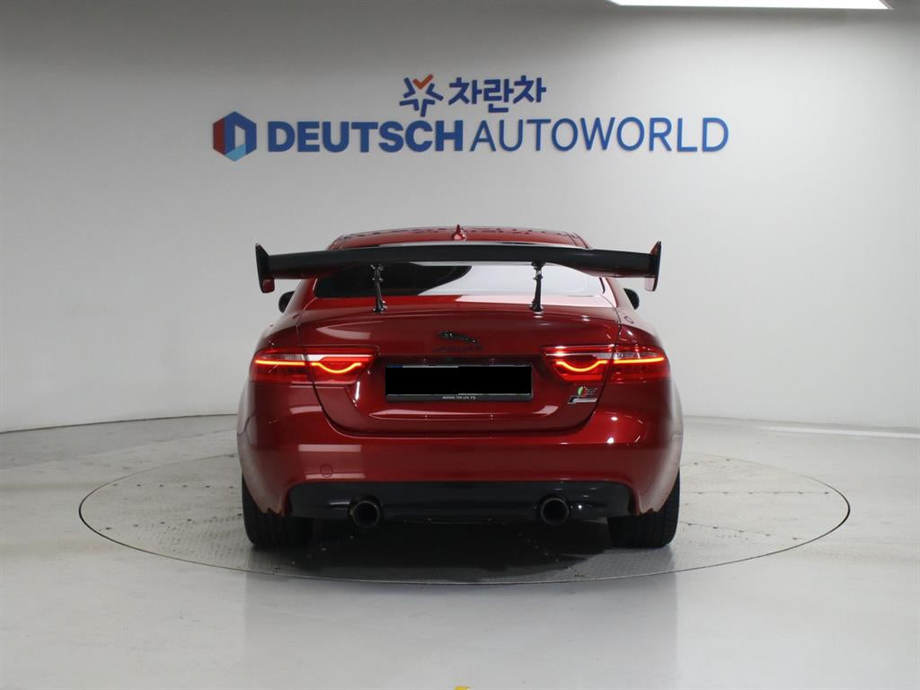Jaguar XE — photo 04