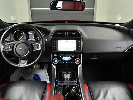 Jaguar XE — photo 07
