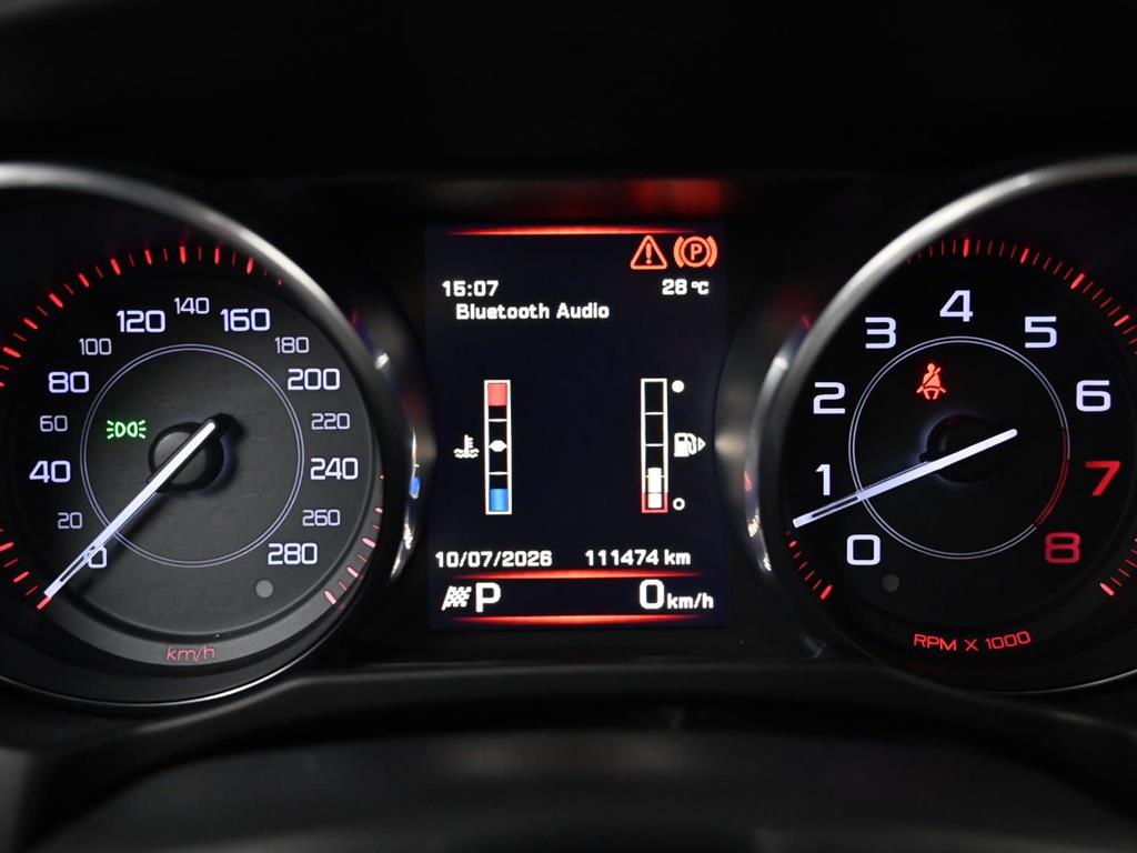 Jaguar XE — photo 08