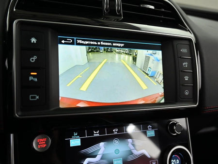 Jaguar XE — photo 15