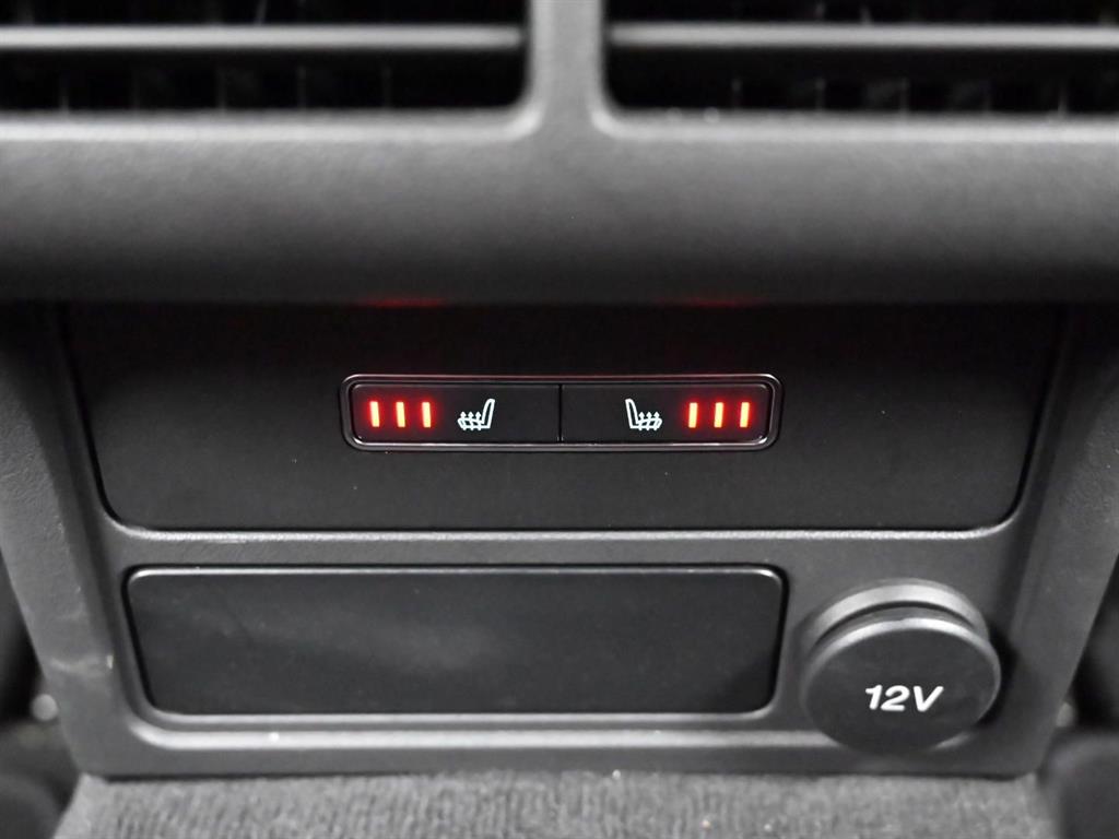 Jaguar XE — photo 16