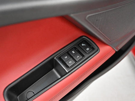 Jaguar XE — photo 17