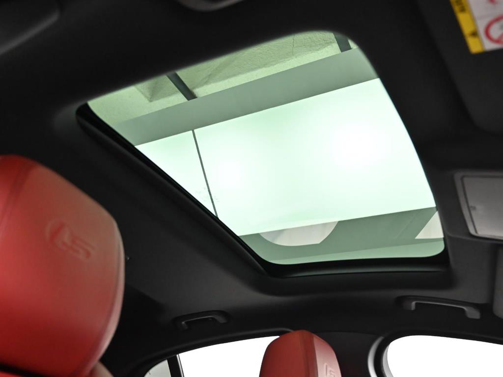 Jaguar XE — photo 18