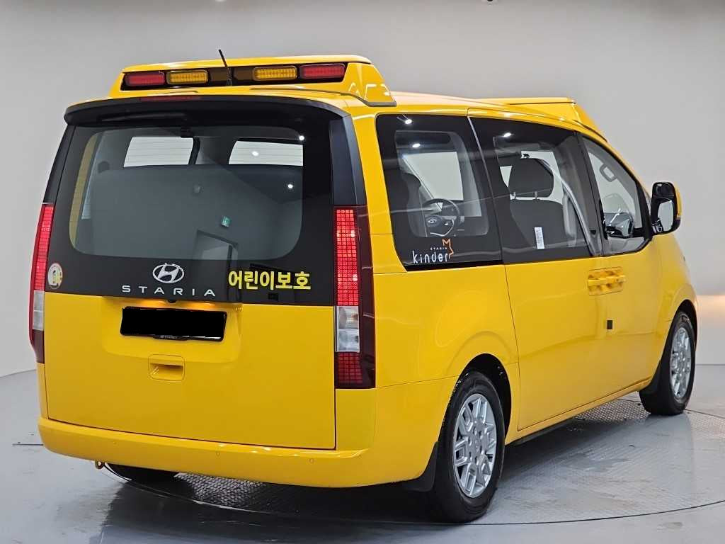 Hyundai Staria — photo 04