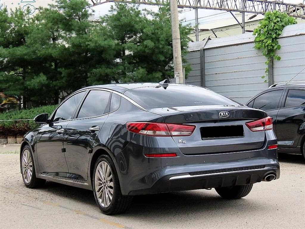 Kia K5 — photo 03