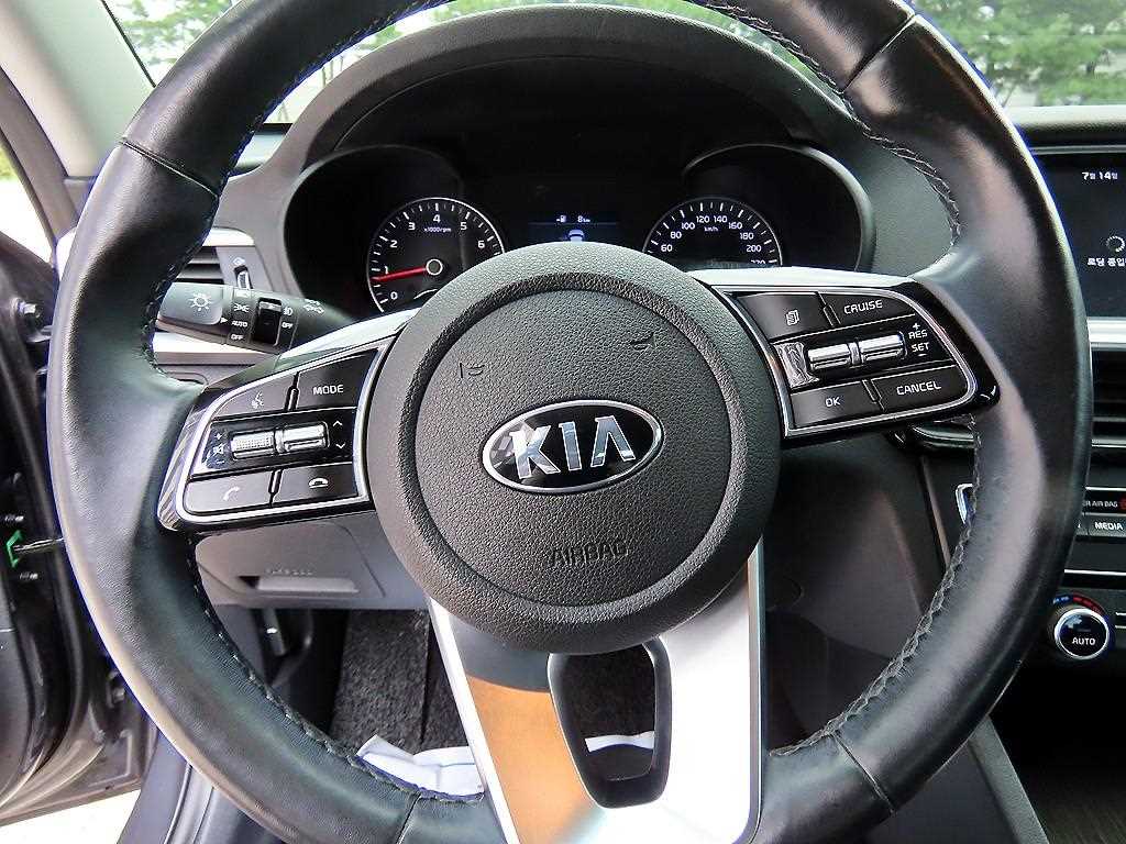 Kia K5 — photo 08